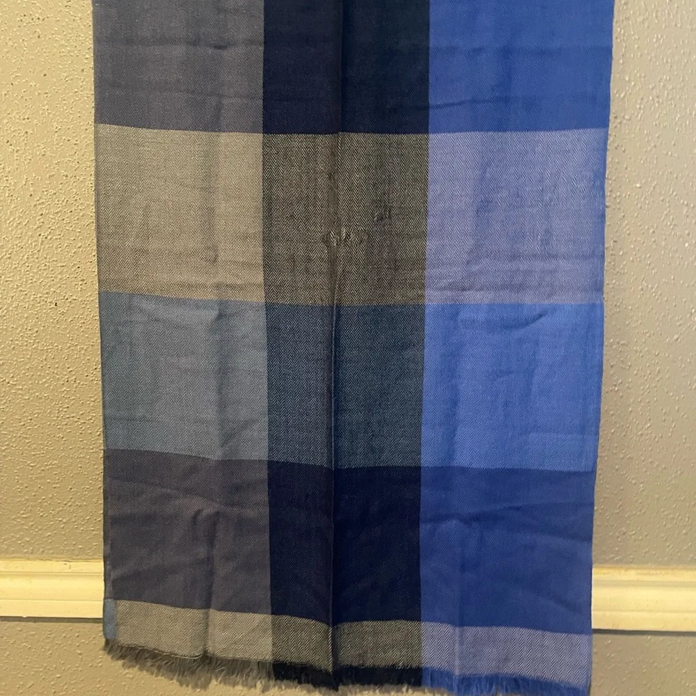 Banana Republic Elegant Blue & Gray Wool Scarf